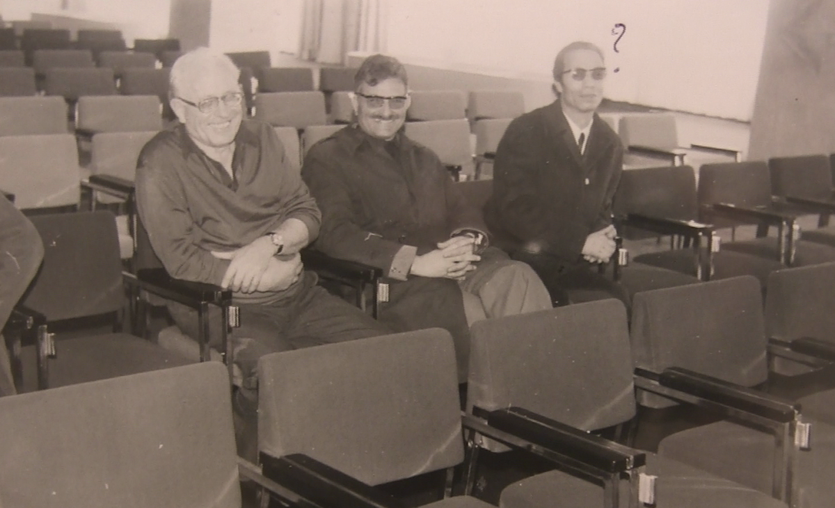 1962 — عودة جورج أكامبورا إلى الجزائر. مستقبل من طرف باتيست بيريتو و لخضر قايدي.