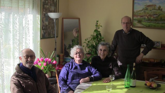 A Sète. De gauche à droite, Sadek Hadjeres, Aliki Papadomichelakis, Sakina et Fernand Gallinari